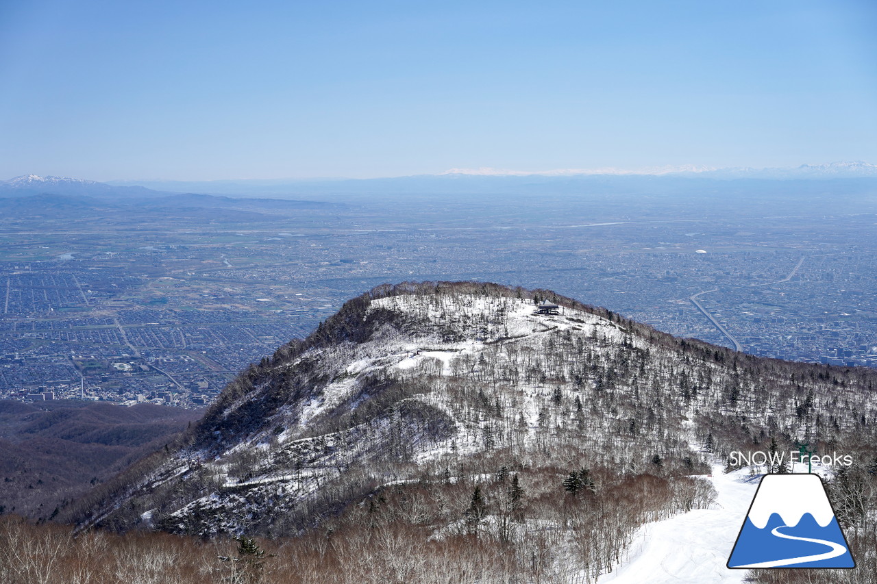 サッポロテイネ　真っ白な雪、澄んだ青空。ゴールデンウィーク２日目は、旭岳～羊蹄山まで見渡せる絶好の春スキー＆スノーボード日和に☆